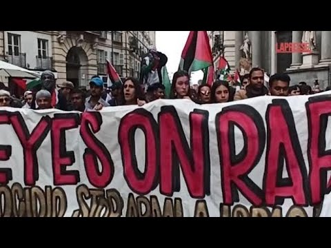 Corteo pro Palestina, duemila in marcia a Torino