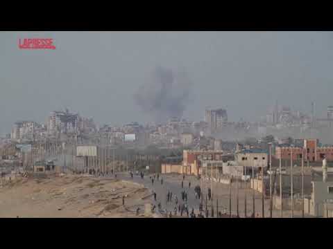 Striscia, civili assaltano camion con aiuti: le drammatiche immagini da Wadi Gaza