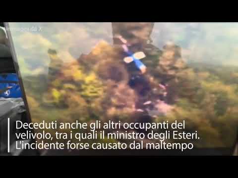 Morto Raisi, le immagini del relitto dell’elicottero diffuse dai media iraniani