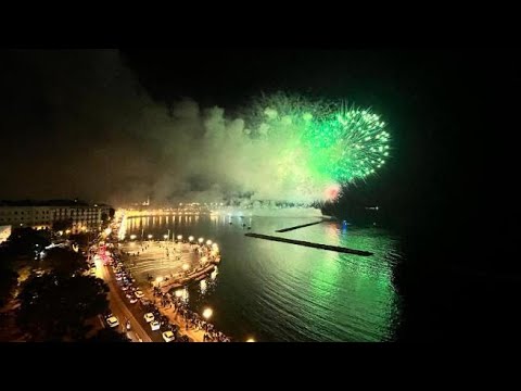 Bari, lo show dei fuochi d’artificio sul lungomare