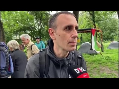 Zerocalcare al parco Don Bosco firma la petizione contro il progetto delle scuole Besta: «La so…