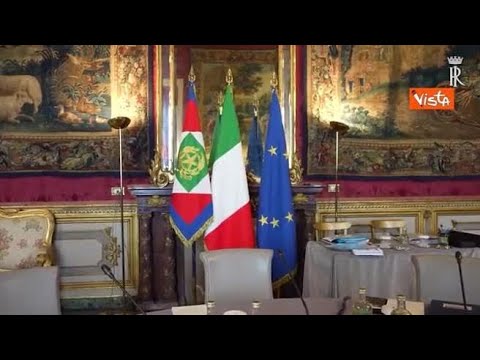 Crosetto alla riunione del Consiglio supremo di Difesa, poi il ricovero in ospedale