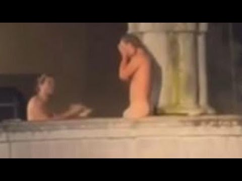 Viterbo, turisti fanno il bagno nudi nella fontana di piazza del Gesù: il video subito virale s…