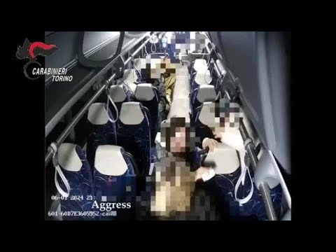 Rivarolo, passeggera minacciata e aggredita da una baby gang sul bus Gtt