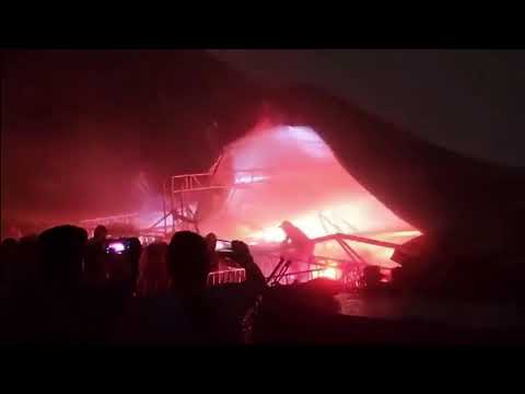 Il video del crollo durante il comizio del candidato Maynez in Messico: lo schermo si abbatte s…