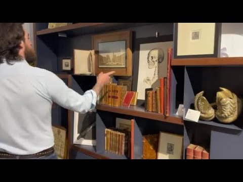 Luca Cena, l’influencer di Torino che racconta i libri antichi: «Mi scrivono per valutare i lib…