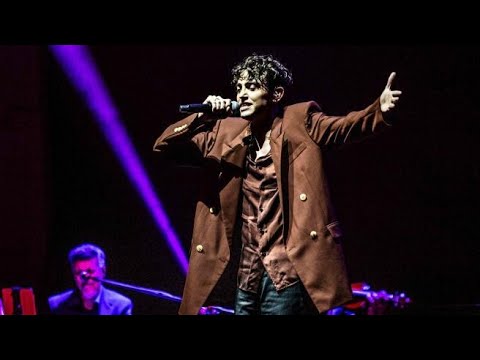 Michele Bravi, il live all’Auditorium: «Sempre meravigliato di vedere il teatro pieno per me»