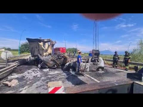 Verona, frontale tra tir a Peschiera del Garda: il punto dello schianto. Video