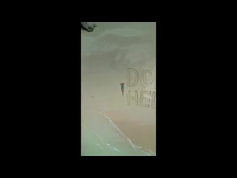 Socotra, video in spiaggia di una turista: «Voli cancellati, non salvateci»