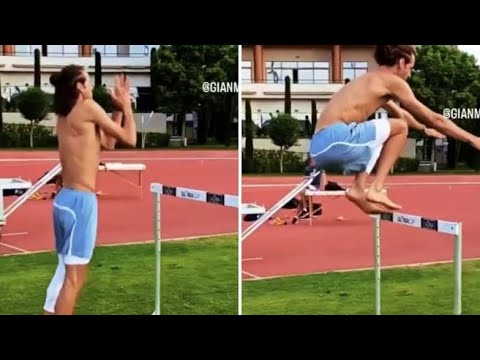 Atletica, show di Gianmarco Tamberi: i balzi (a piedi nudi) fra gli ostacoli sono impressionanti