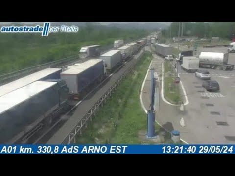 Lunghe code sull’A1 fra le uscite di Valdarno e Incisa: le immagini