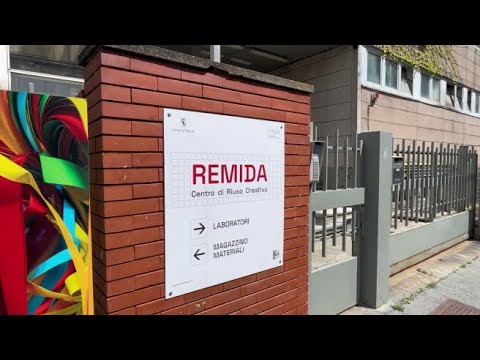 Colori, giochi e costumi teatrali, nel centro del Comune dove i rifiuti diventano arte