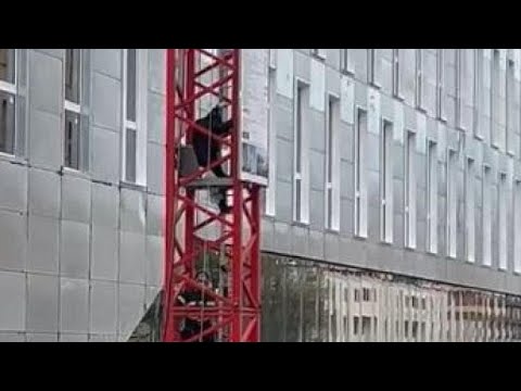 Firenze, Leonardo Moretti scende dalla gru dopo 4 giorni