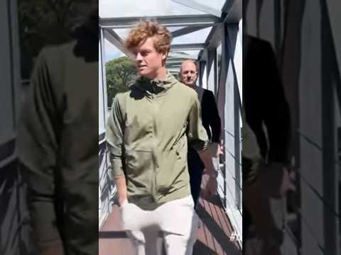 L’arrivo di Jannik Sinner al Foro Italico  (ma non potrà giocare) #shorts #news