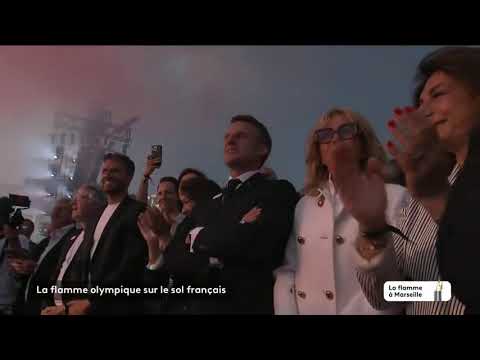 La fiamma olimpica è arrivata in Francia, ad attenderla 150mila spettatori