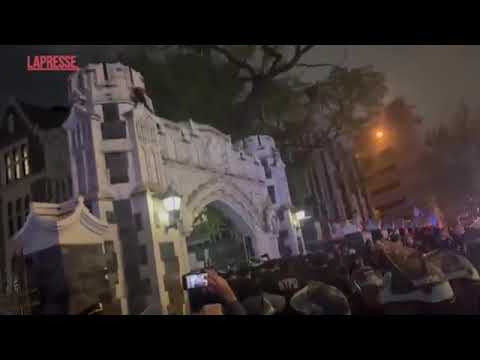 La polizia di New York sgombera il campus della Columbia University: decine gli arresti