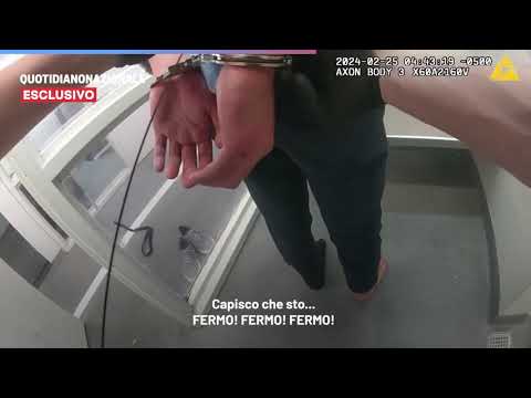 Un nuovo video di Falcinelli: in cella in lacrime per il dolore ai polsi chiede «Perché ho le m…