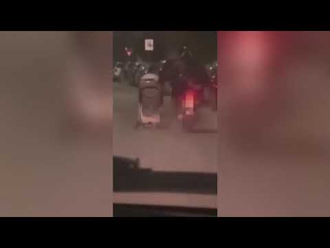 Avellino, in scooter con il passeggino a rimorchio
