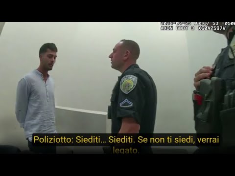 Il video di Falcinelli in cella: picchia la testa contro la porta della cella, gli insulti alla…