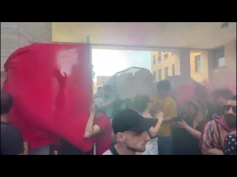 Sapienza, tensioni al corteo degli studenti, lancio di vernice, fumogeni e slogan pro Palestina…