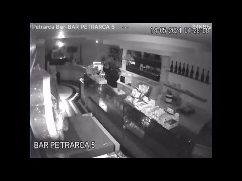 Furto al Petrarca Cafè di Posillipo, il video