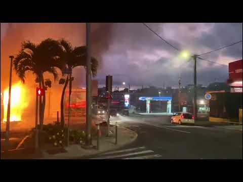 Nuova Caledonia, supermercato dato alle fiamme dai contestatori