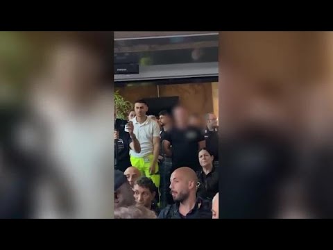 Politecnico, il caso del buttafuori: «Dall’addetto alla security un saluto fascista ai manifestanti»