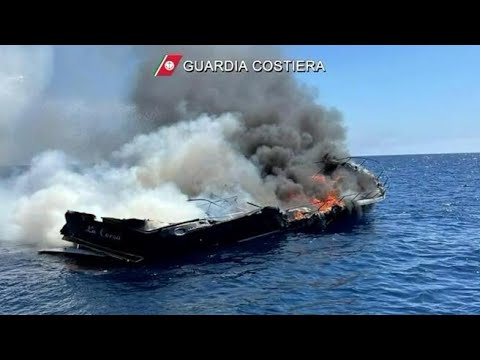 Isola d’Elba, yacht prende fuoco e affonda: salvati Stefania Craxi e il marito Marco Bassetti