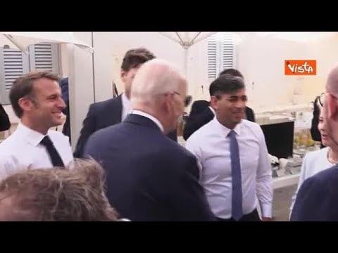 Ecco il coro di “Happy birthday” dei leader del G7 per il compleanno del cancelliere tedesco…