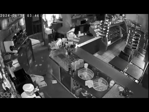 Portici, l’assalto notturno al Freedom Cafè: il video del colpo