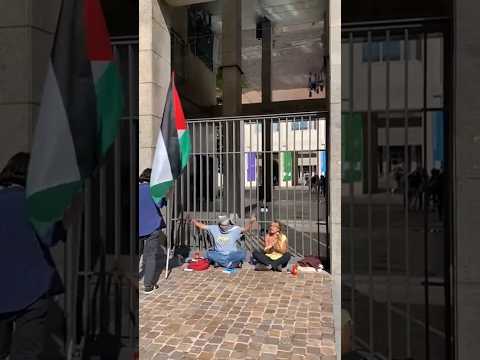 Politecnico di Torino: studenti pro Palestina incatenati ai cancelli bloccano l’ateneo #shorts #news