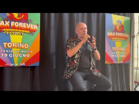 Max Pezzali presenta il concerto di Torino: la scaletta atti Anni 90