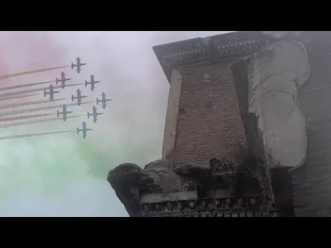 2 giugno: le Frecce, la Fanfara e lo spettacolare atterraggio dei paracadutisti della Folgore