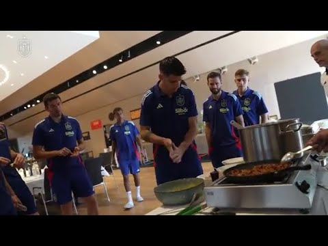 Morata s’improvvisa chef e prepara la carbonara per i compagni