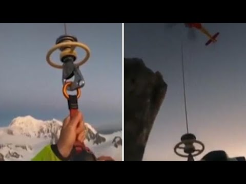 Valle d’Aosta, alpinisti polacchi bloccati in vetta: il video del salvataggio