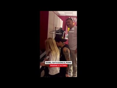 Isabel, figlia di Francesco Totti e Ilary Blasi, suona il pianoforte con Ultimo: il video è virale