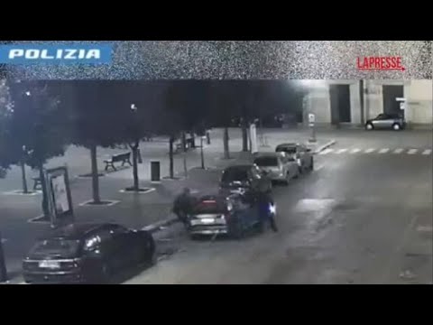 Rubavano almeno quattro auto a notte su commissione, blitz in Puglia: 30 persone arrestate