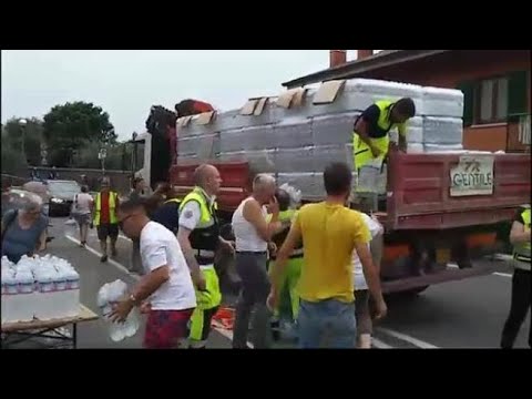 Garda, gastroenteriti a Torri del Benàco: il sindaco consegna acqua in bottiglia