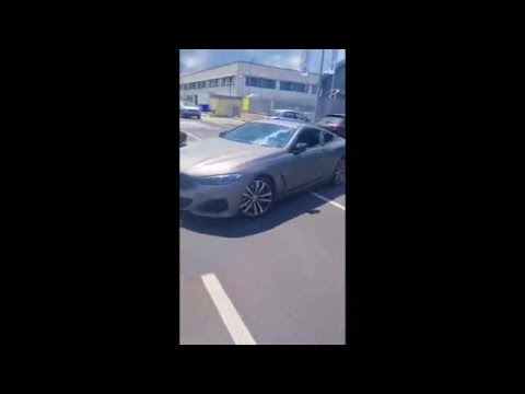 Bari, furto d’auto di lusso in pieno giorno, il passante grida disperato: «Chiamate la polizia»