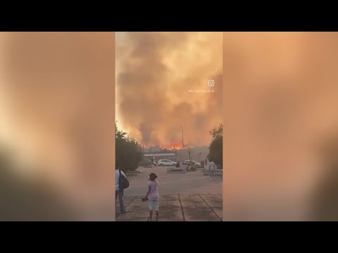 Roma: incendio a Centocelle nella zona dei campi sportivi, evacuata la scuola Ambrosoli