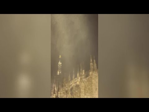 La pioggia violentissima sul concerto in piazza Duomo