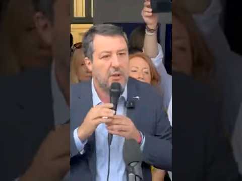 Salvini su Macron: «È pericoloso, ipotizza l’invio di soldati europei in Ucraina» #shorts #news