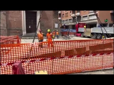 Bologna, il video della scopertura del canale in via Riva Reno per i cantieri del tram
