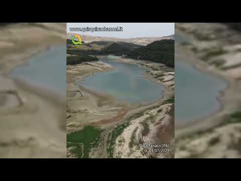 La siccità prosciuga il lago di Fanaco in Sicilia