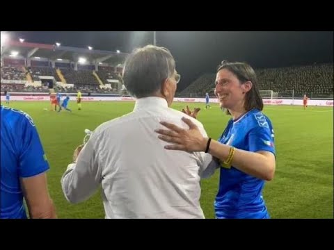 Schlein, Lupi e Mister La Russa a bordo campo alla partita del cuore di politici e cantanti