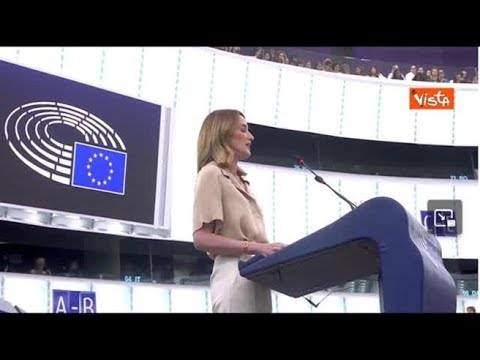 Metsola ricorda Sassoli: “Ho promesso di rendere onore alla sua eredità”. Applauso dell’Aula