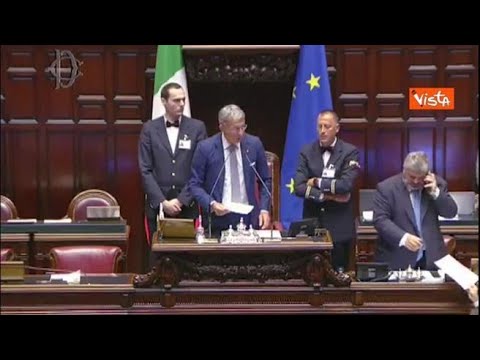 Crollo Scampia, Costa chiede minuto di silenzio in Aula. Poi l’applauso per le vittime