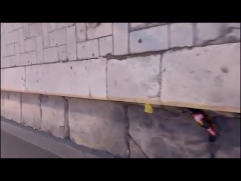 Bari, il lungomare all’alba come un tappeto di rifiuti