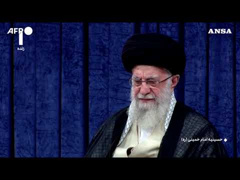 Iran, Khamenei da’ l’investitura al nuovo presidente Pezeshkian