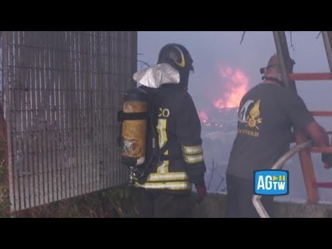 Maxi incendio a Roma, sfollate 80 persone e due bambini in ospedale